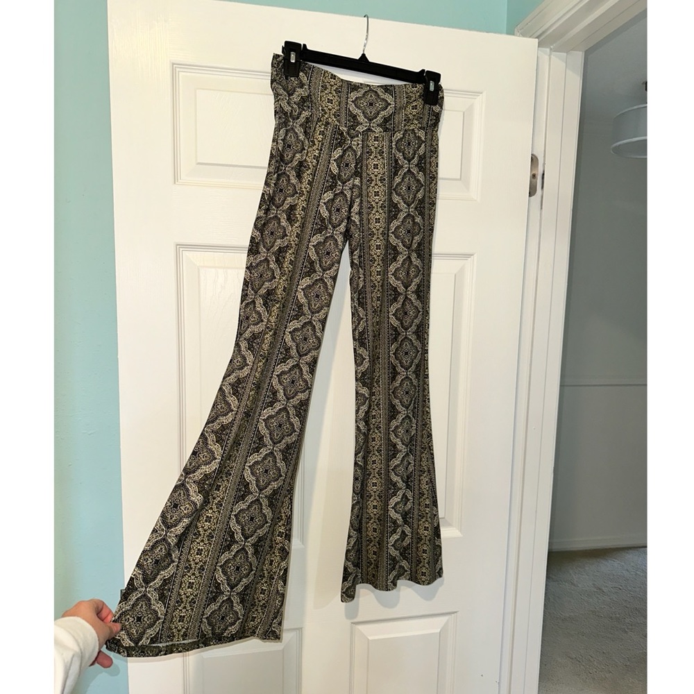 EARTHBOUND Co Print Flare Pants